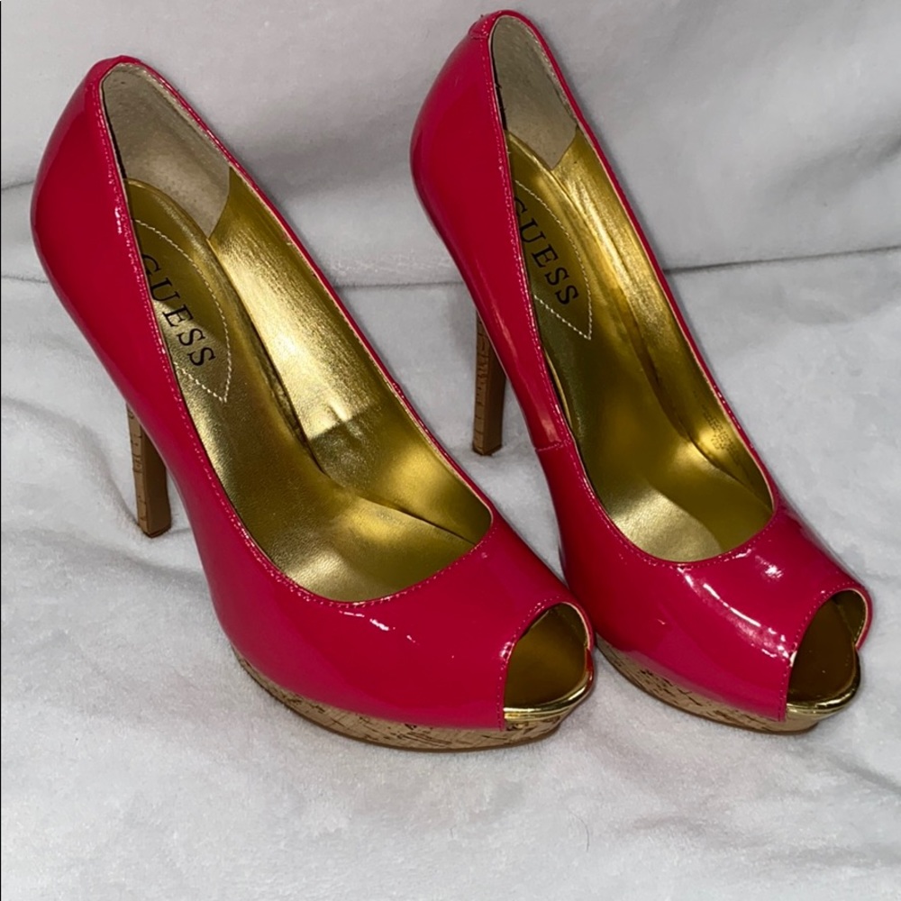 Guess pink and gold pumps✨